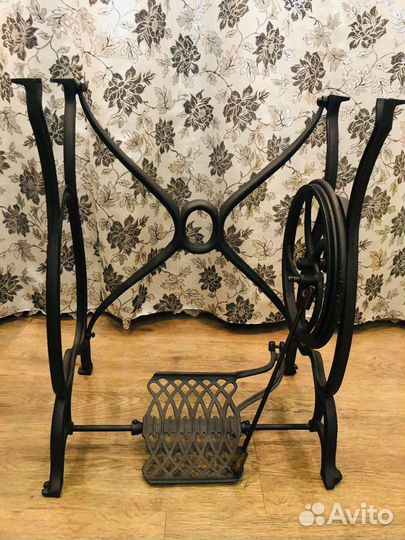 Красивая Станина от швейной машинки