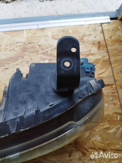 Фары Nissan Cube Z12