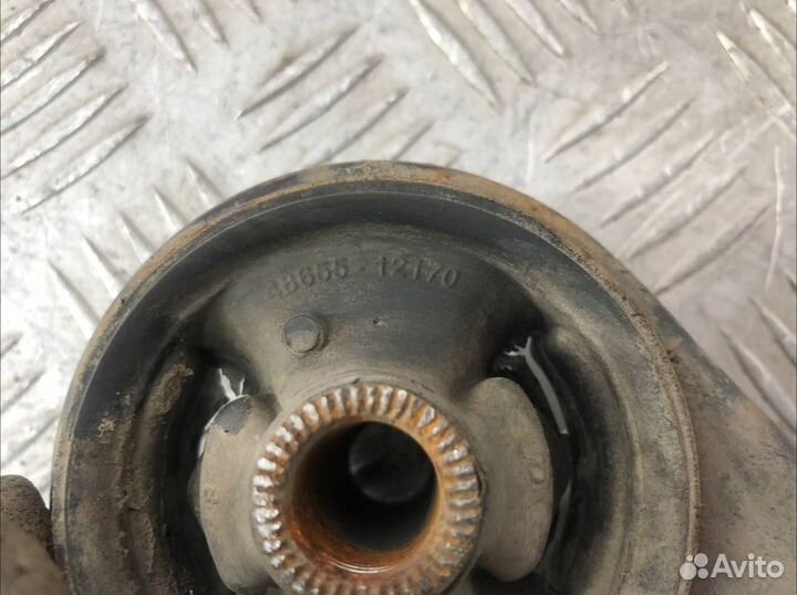 Рычаг левый Тойота Королла Филдер E140