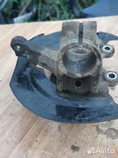 Кулак ступицаправая,Рычаг передний левый мазда 3бк