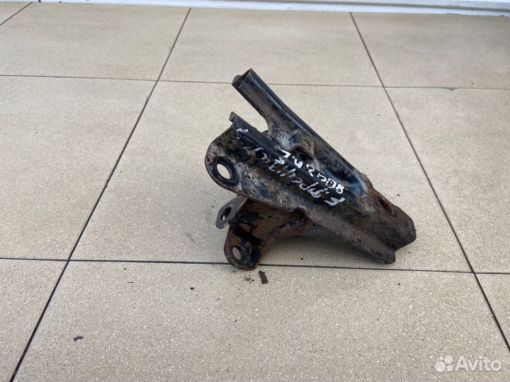 Кронштейн двигателя левый Ford Transit 5