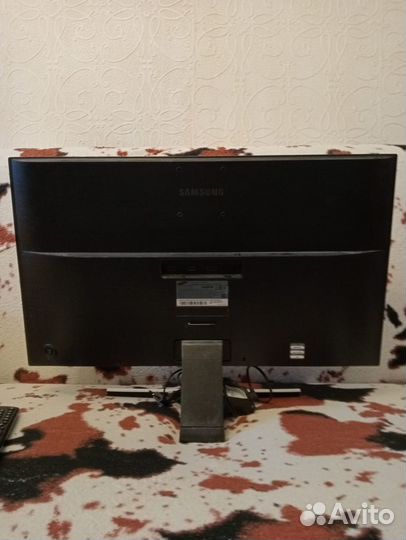 Монитор Samsung u28e590d