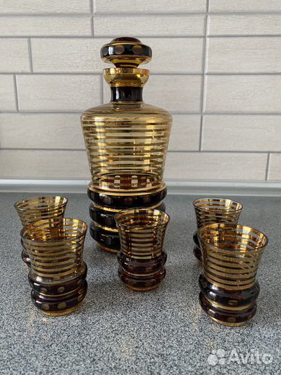 Графин с рюмками