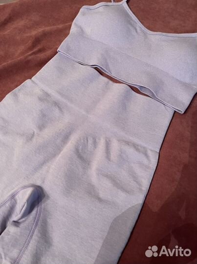 Костюм для фитнеса с шортами