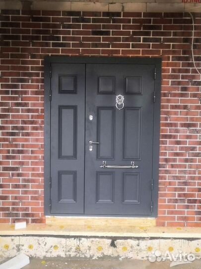 Дверь двухстворчатая в коттедж