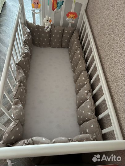 Кроватка с маятником