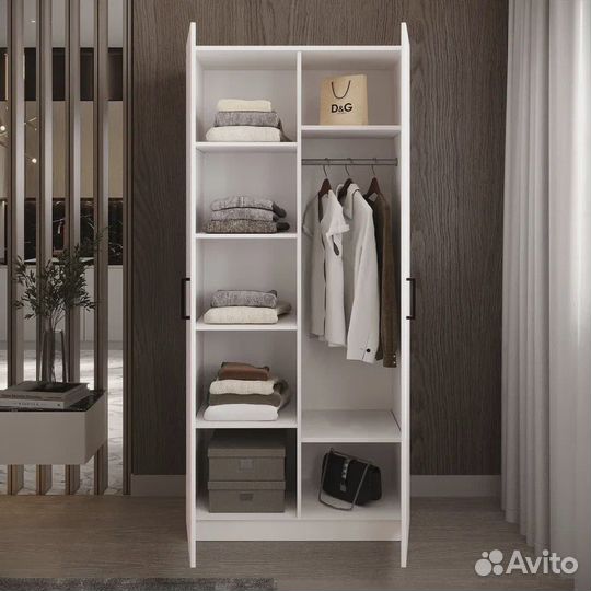 Шкаф распашной с полками и вешалкой