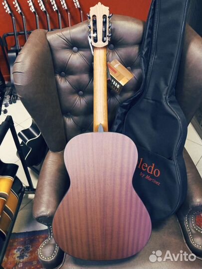 Классическая гитара с чехлом Martinez