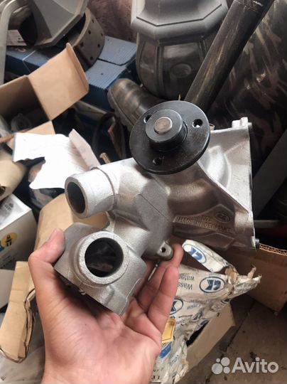 Водяная помпа mercedes G320