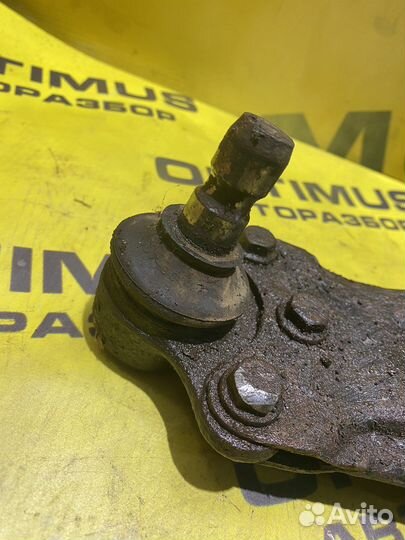 Передний левый рычаг Opel Astra G