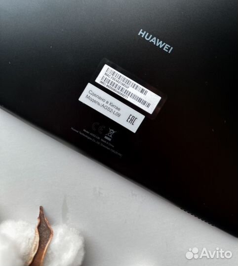 Планшет huawei MediaPad T5 AGS2-L09 почти новый