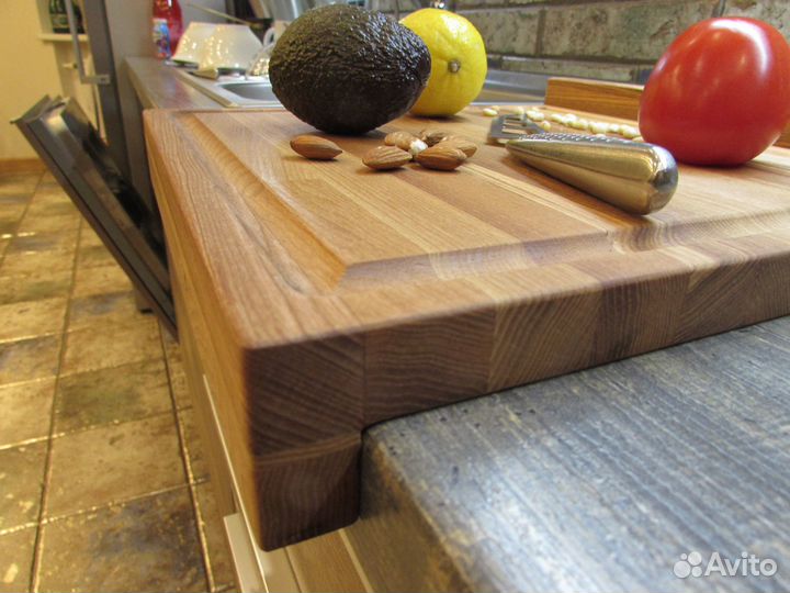 Разделочная доска с 2 упорами 30*32см из массива