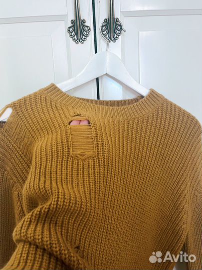 Джемпер свитер рваный