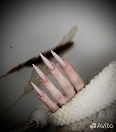 Модель на маникюр/ педикюр / наращивание ногтей