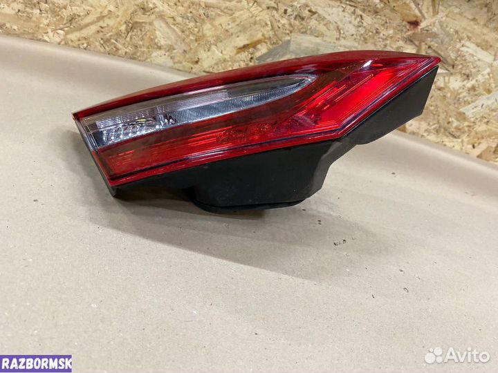 Фонарь двери багажника левый Toyota Camry 70