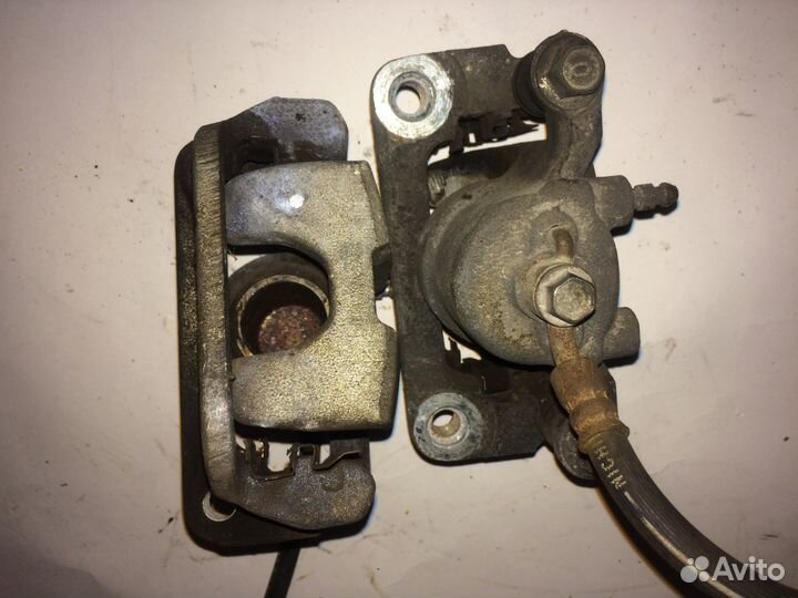 Суппорт задний Nissan Murano Z50 2002-2008 R.L