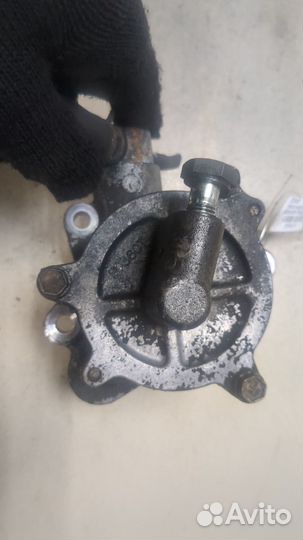 Насос вакуумный Mitsubishi Pajero