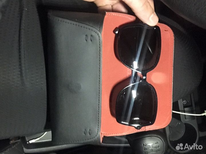 Солнцезащитные очки valentino