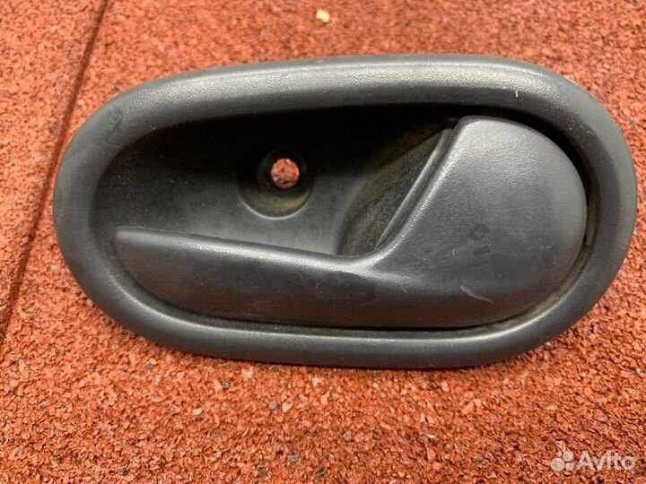 Ручка двери внутренняя правая Renault Logan 2 L8