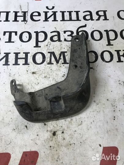 Брызговик передний правый Hyundai Santa Fe