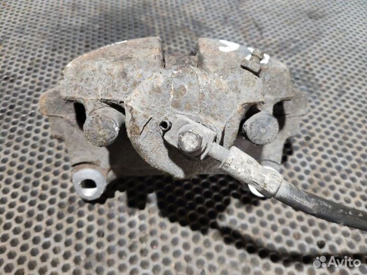 Суппорт передний передний правый Volkswagen Passat