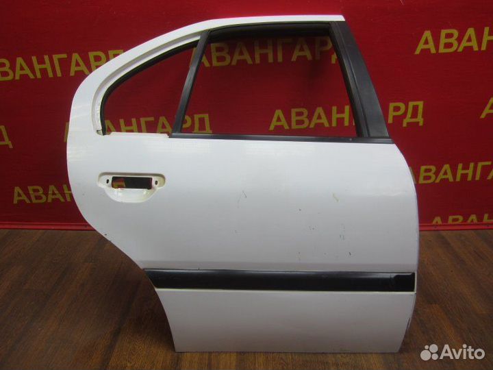 Дверь задняя правая Nissan Primera P10 1994