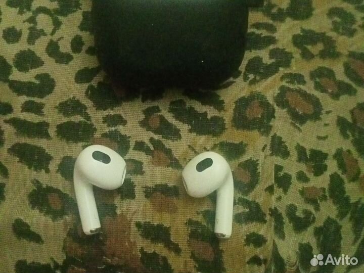 Беспроводные наушники apple airpods