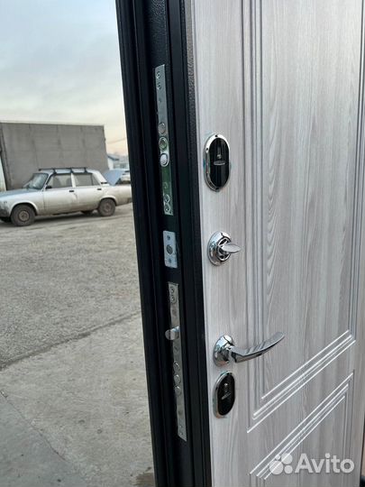 Дверь входная темно-серая с терморазрывом