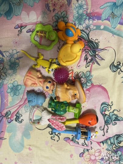 Игрушки пластмассовые и резиновые пакетом