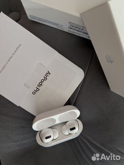 AirPods Pro новые, чехол в подарок