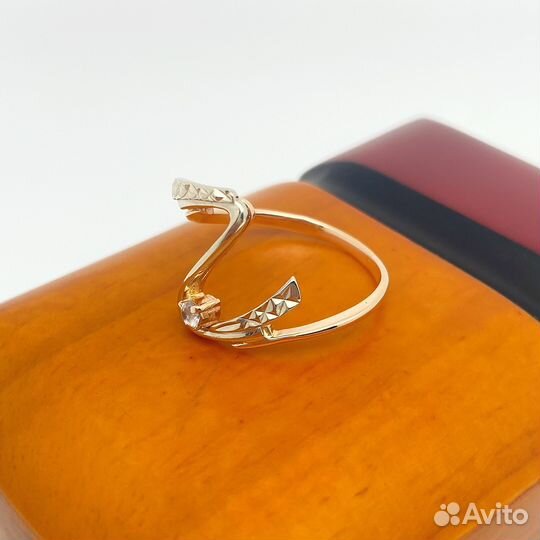 Золотое кольцо с камнем 585пр. размер: 20,4