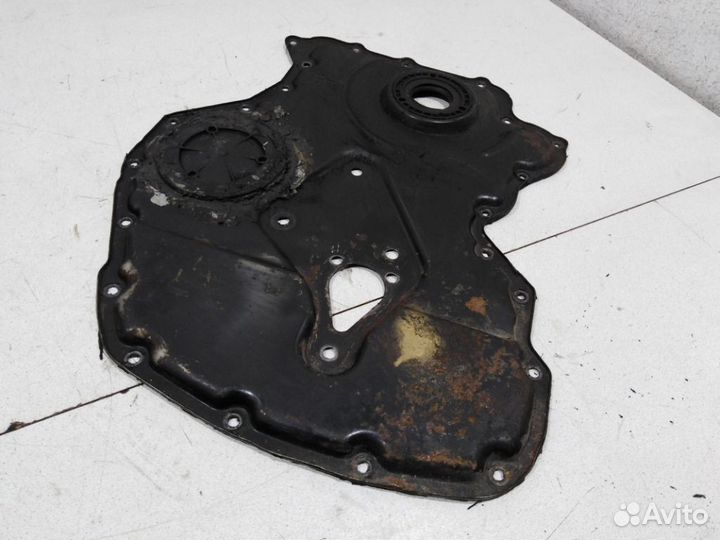 Крышка двигателя передняя
