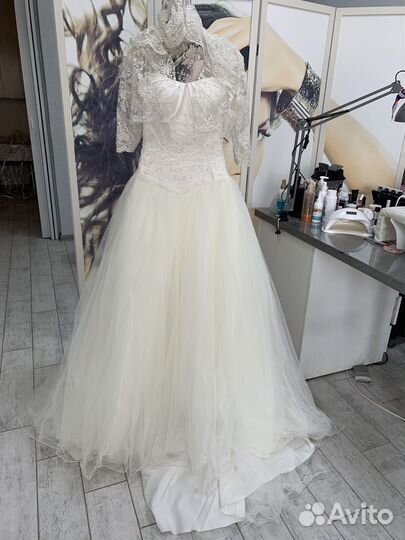 Свадебное платье со шлейфом