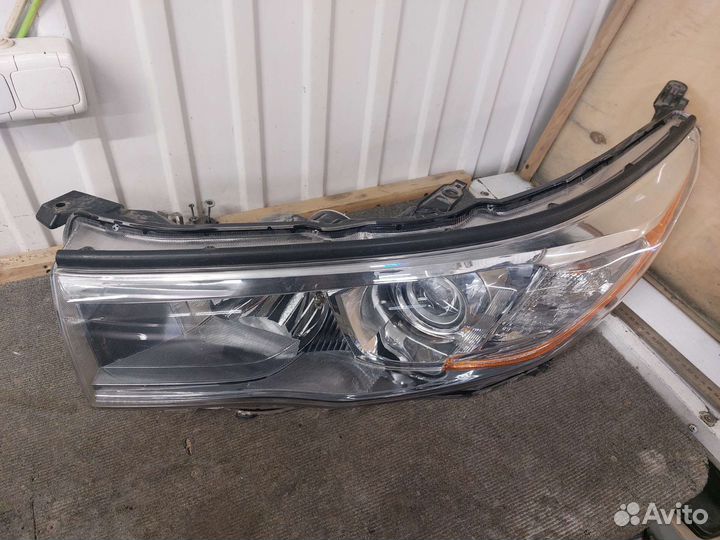 Фара левая Toyota Highlander 3 2013-16 LED