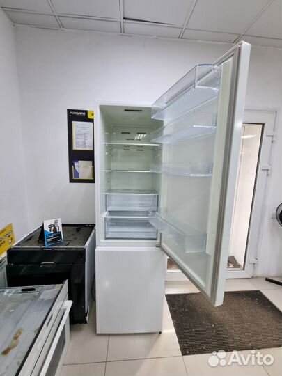 Холодильник Hisense RB-438N4FW1