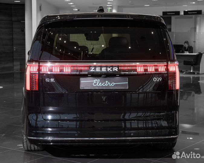 Zeekr 009 544 л.с. AT, 2024
