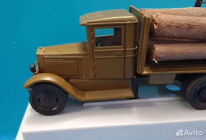 Модель автомобиля 1/43