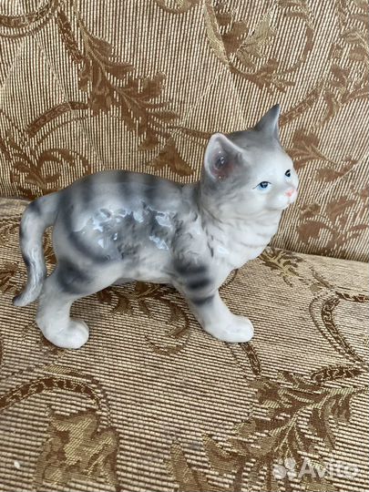 Статуэтка кошка