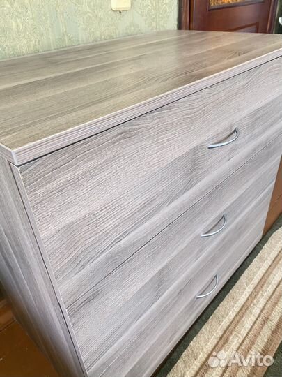 Комод с тремя глубокими ящиками