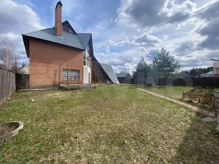 Дом 375,9 м² на участке 25 сот.