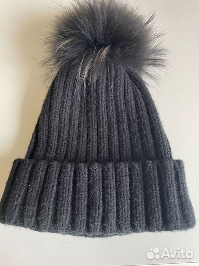 Шапка с меховым помпоном