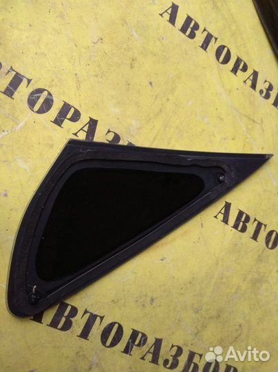 Стекло кузовное глухое заднее правое Ford Focus 2