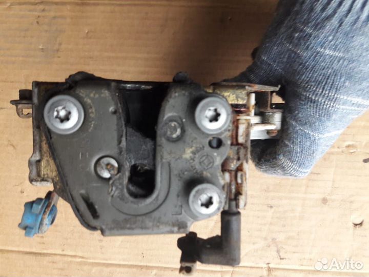 Замок двери передней левой Ниссан Альмера Н16