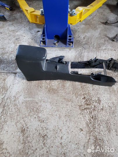 Подлокотник Toyota Corolla Е150