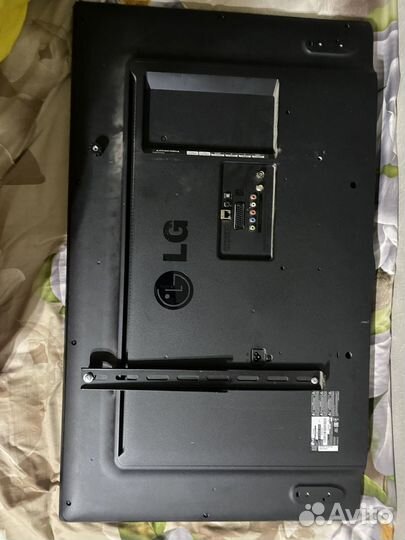 Продам на запчасти телевизор не рабочий LG