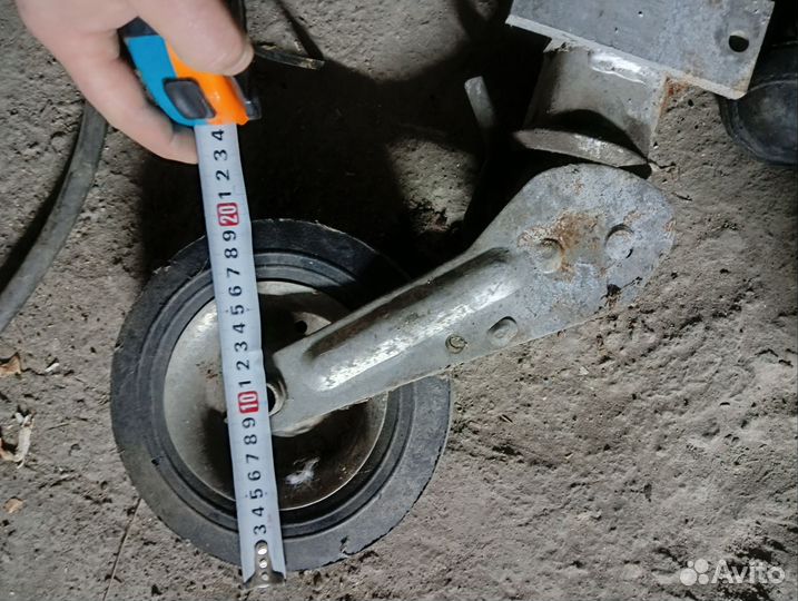 Опорное колесо прицепа