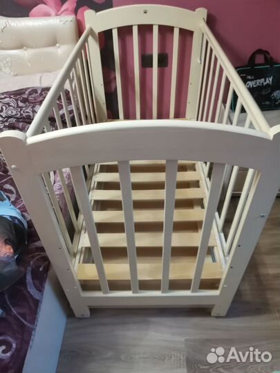 Детская кроватка с поперечным маятником