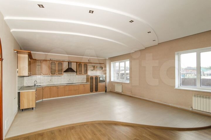 Дом 618 м² на участке 15 сот.