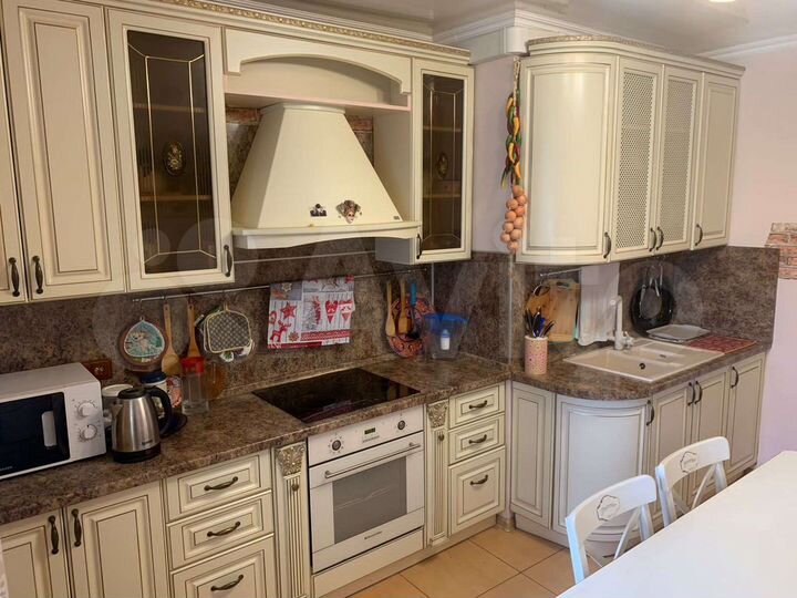 2-к. квартира, 72,8 м², 10/18 эт.