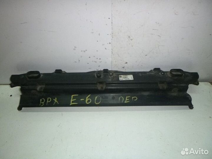 Дефлектор радиатора верхний BMW E60/E61 2003